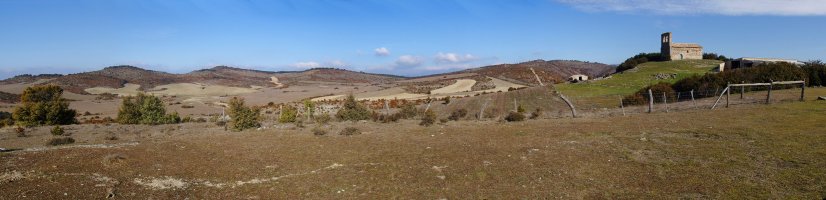 San Estebango baseliza. Atzean, Zabaltzako Muga eta Ugarra