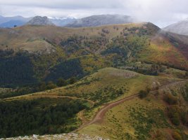 Paisaia Idoiako gailurretik iparralderantz. Kañadaxilo ikusgai.