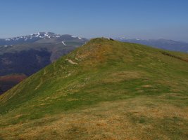 Urtaraiko gailurra. Atzean, Adi eta Iturrunburu