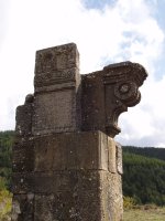 Antzinako baseliza baten arrastoak, modernoak baino askoz ederragoak