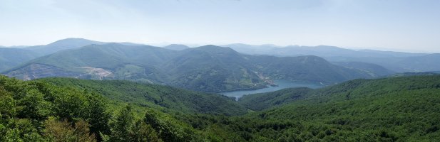 Eugi inguruko mendiak Leateko gailurretik