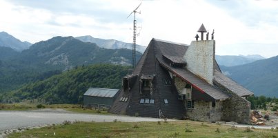 Angel Oloron aterpea eta Lapazarra