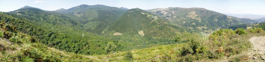 Tellitutik Ganeroitzera igotzen den bidetik mendebaldera ikuspegi zabala