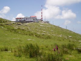 Ekialdeko bizkarretik ikusita