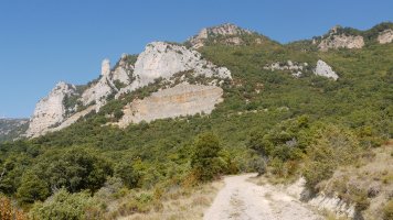 Castellar aldeko haitzak, Leiretik arrobira doan bidetik