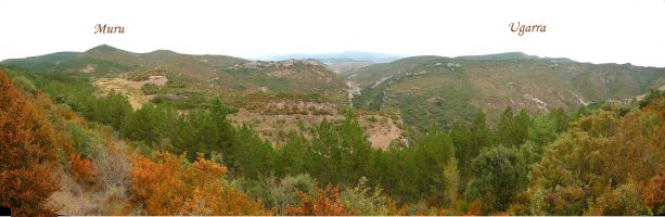 Ugarrongo arroila, Muru eta Ugarra mendiek zaindua