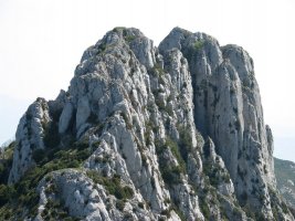 Tontorra osatzen duten haitzak