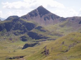 Ipar-mendebaldetik ikusita