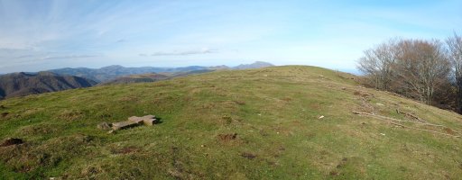Atxuelako gailurrean beste gurutze bat aurkituko dugu