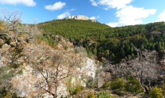 Alduko Harria, Atagaitzeko arroilaren gainean