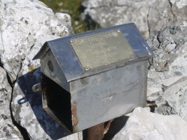 Txartelontzia (bi daude)