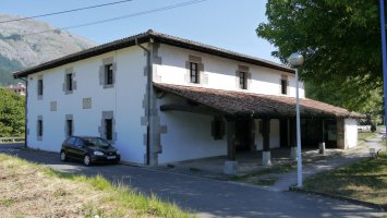 Ingurugiro Etxe, Azpeitia