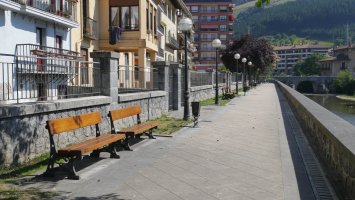 Urolaren bazterreko pasealekua, Azpeitia