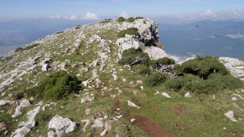 Ihurbain gainera gerturatzen Ekialdetik