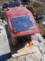 Argorriko txartelontzia