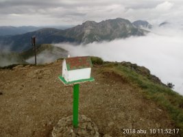 Lakhura (1877m), tontorra eta postontzia