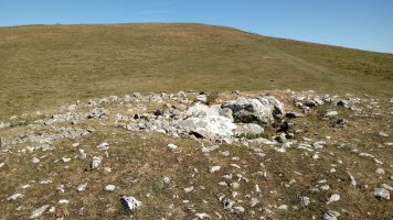 Bi Ahizpen Sepulture (Leizegi) trikuharria 6