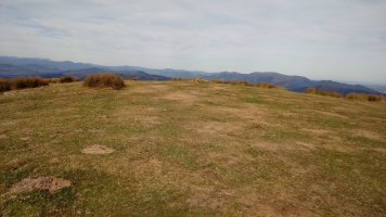 Araneko Harria (1017m) tontorra eta postontzia.jpg