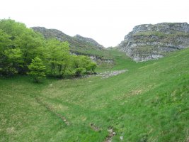 Elkomuts, Gaintzatik igotzen den bidea gora heltzean