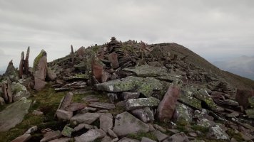 Hautza (1304m) gaina eta tontorra aurrean