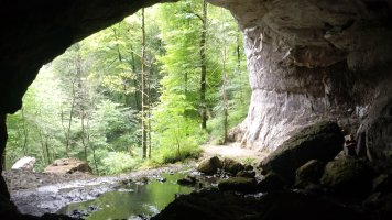 Lapiotze iturburu haitzuloa barnealdetik