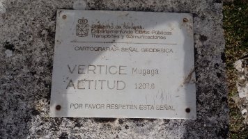 Mugaga (1219) plaka geodesikoa