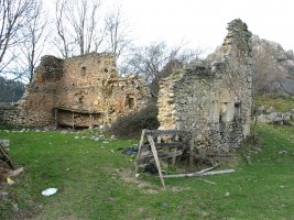 Baserri baten hondakinak Iko isurialdean