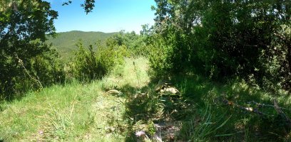 Kazkarretako gailur erdi irekia