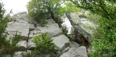 Biotzariko bideak zeharkatzen duen arrate ikusgarria