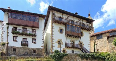 Kapitangoa eta Soran Jauregiak Leintz Gatzagan