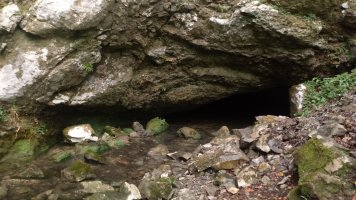 Biduze txikia iturburu haitzuloa