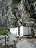 Iparraldeko hormaren oinean