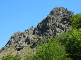 Mendebaleko haitz batzuk, Ireitik Zuziniatera jaisten den errepidetik