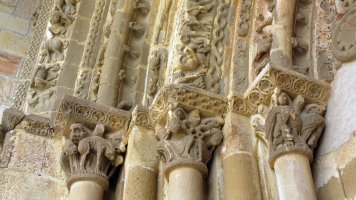 Leire monastegia, Esa