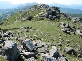 Urrezti aldeko haitzak eta muinoak