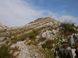 Urtemondo mendebaldetik inguratzen duen bidea