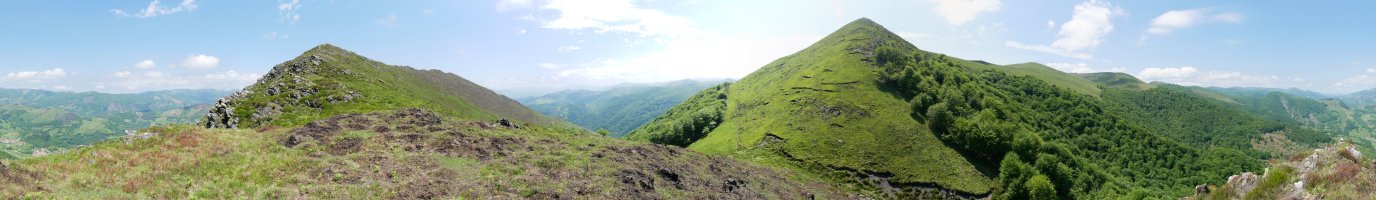 Monaxketa ezkerrean eta Munazorrotz eskubian