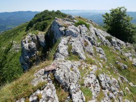 Txartelontzi zaharraren arrastoak ikus daitezke oraindik.