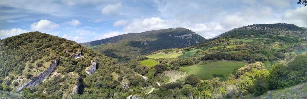 Primero (ezkerrean) eta Mendizelaia mendiak 