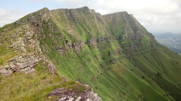 Tutulia (985m) Iparlak alderako ikuspegia