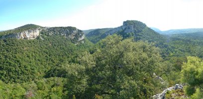 Peñaroya, eta Puyalote (ezkerrean) Benasako behatokitik