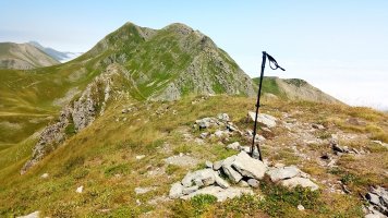 Keleta (1906m) tontorra, atzean Ezkieta eta Lakartxela