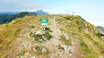 Lakartxela (1982m) tontorra eta postontziak