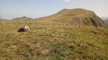 Otsogorritxipia (1794m) tontorra eta atzean Otsogorrigaina (1923m)