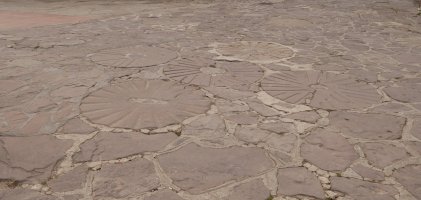 Errotarriak plazako zoruan, Zubieta