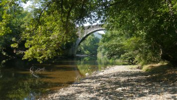 Erreparatzeako zubia Bidasoa gainean, Oieregi aldean