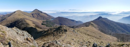 Ekaitzatik Ekialdera begira: Mendieder eta Mendaur ezker aldean, Oltzorrotz eskubian