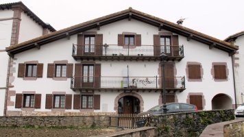 Apalenea etxea, Urdazubi