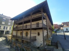 Bikuña Jauregia Legazpin