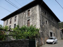 Sanz jauregia, Erronkari